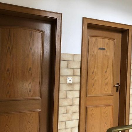 Gaestehaus Hotel Wilms โคโลญ ภายนอก รูปภาพ