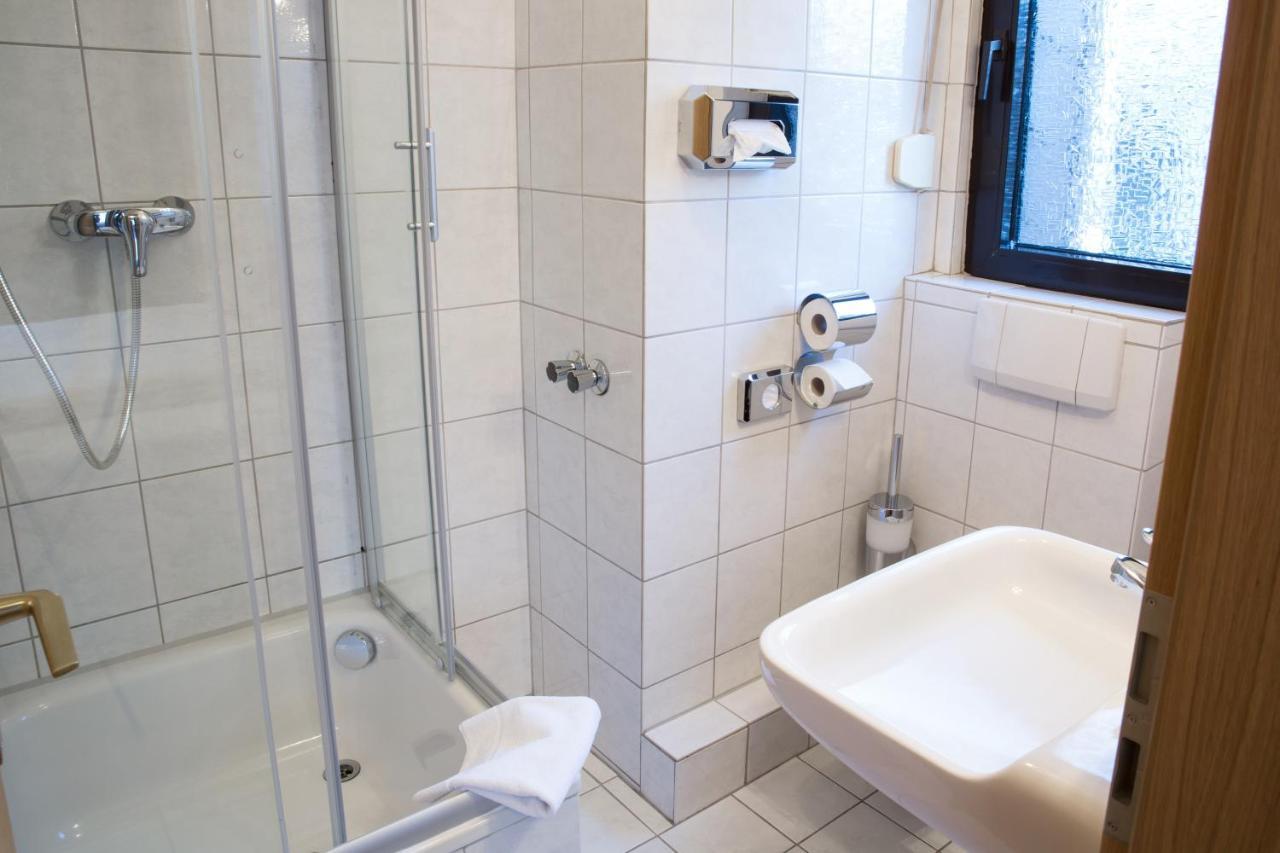 Gaestehaus Hotel Wilms โคโลญ ภายนอก รูปภาพ