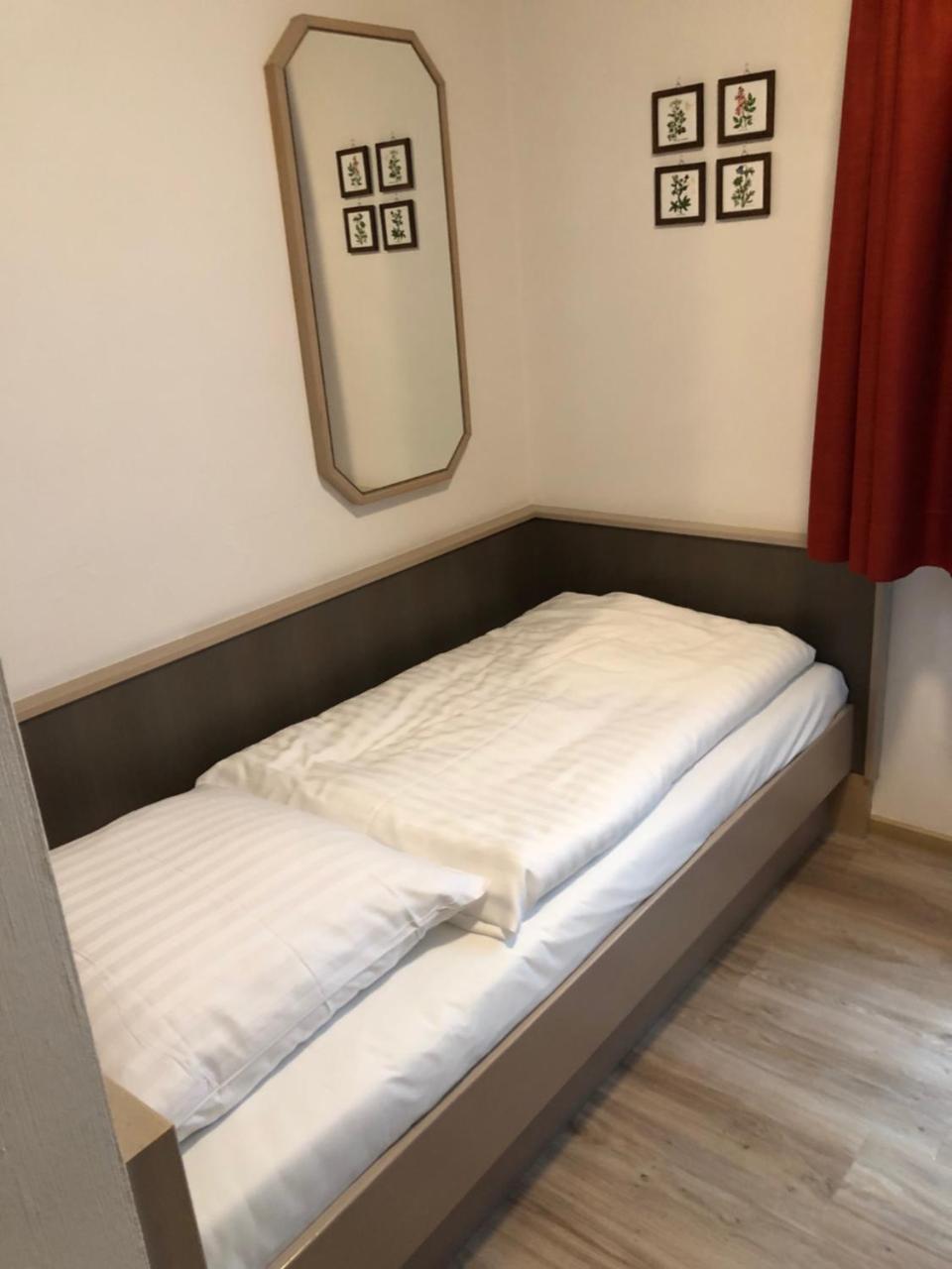 Gaestehaus Hotel Wilms โคโลญ ภายนอก รูปภาพ