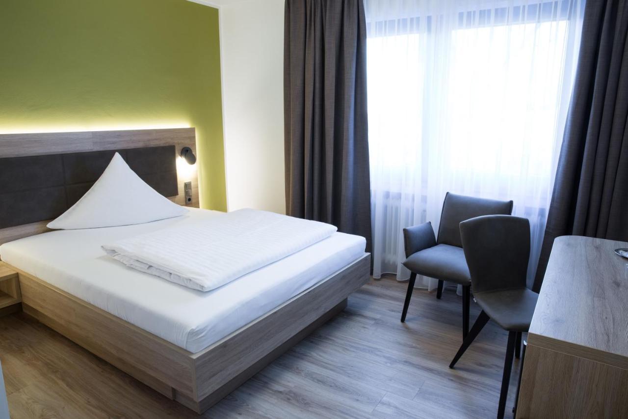 Gaestehaus Hotel Wilms โคโลญ ภายนอก รูปภาพ