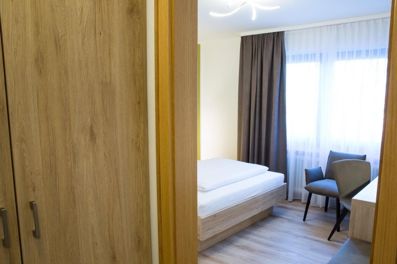 Gaestehaus Hotel Wilms โคโลญ ภายนอก รูปภาพ