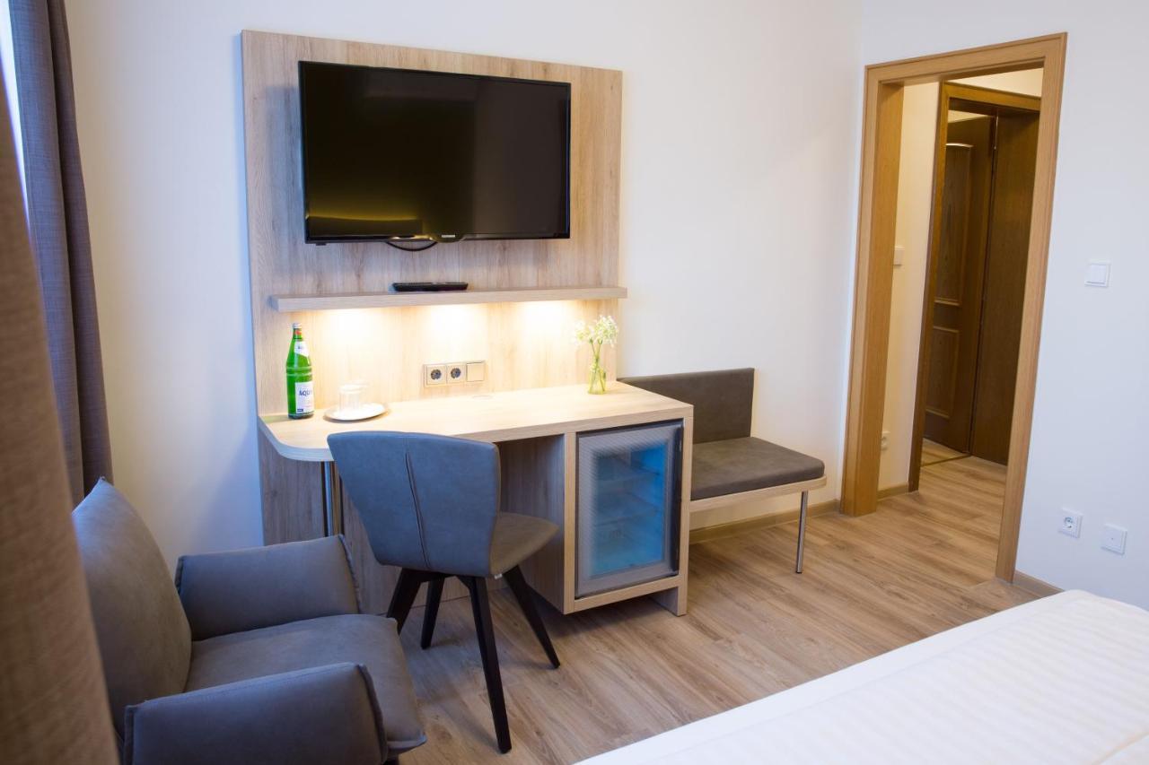 Gaestehaus Hotel Wilms โคโลญ ภายนอก รูปภาพ