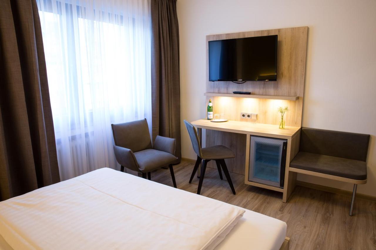 Gaestehaus Hotel Wilms โคโลญ ภายนอก รูปภาพ