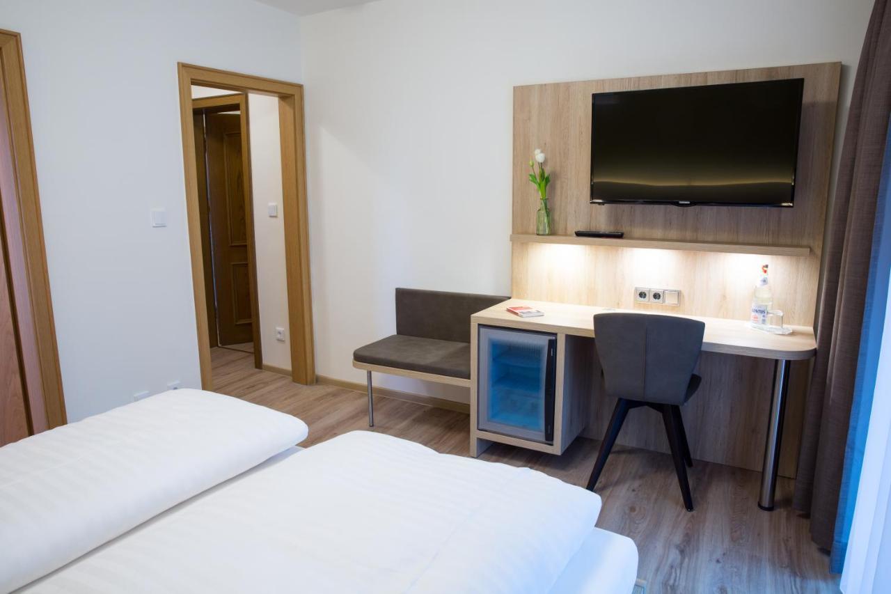 Gaestehaus Hotel Wilms โคโลญ ภายนอก รูปภาพ