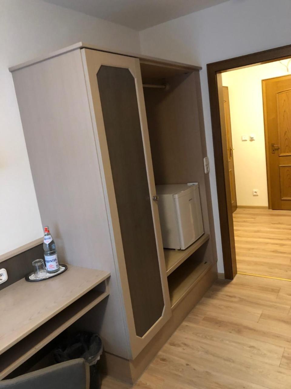 Gaestehaus Hotel Wilms โคโลญ ภายนอก รูปภาพ