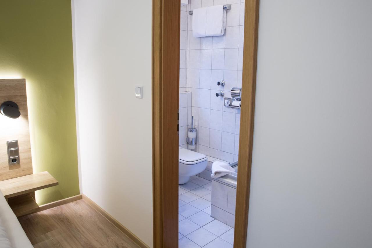 Gaestehaus Hotel Wilms โคโลญ ภายนอก รูปภาพ