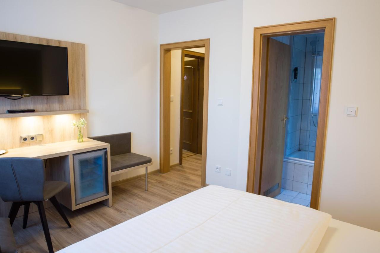 Gaestehaus Hotel Wilms โคโลญ ภายนอก รูปภาพ